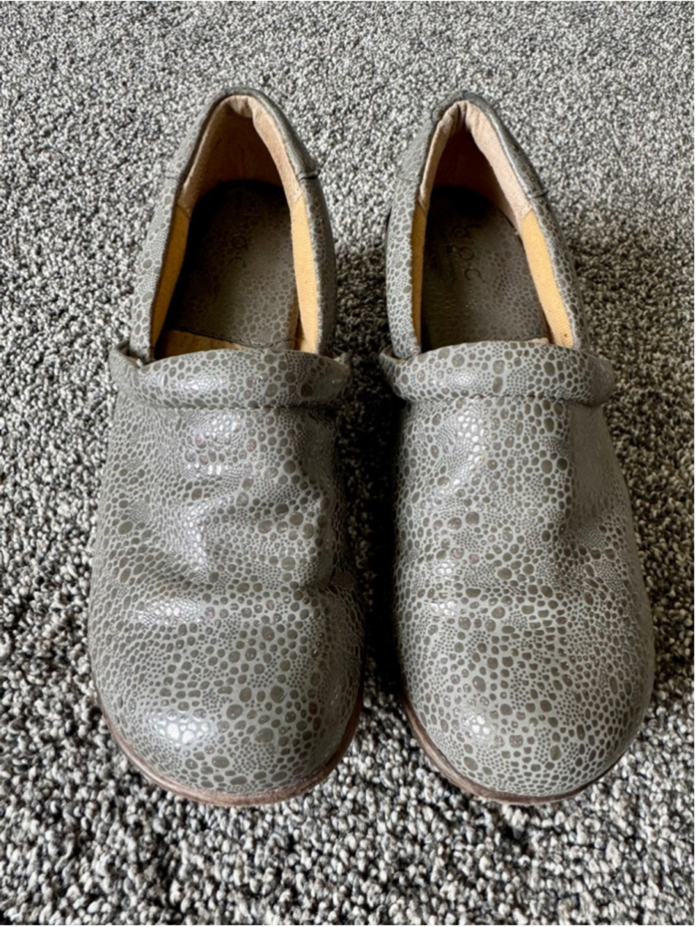 Women's B.O.C Børn Concept Lehana Pebbled Shimmer Gray Speckled Clogs Size 9